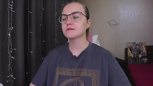 Snapshot of MissBrightShine chatting on 02.19.26 MissBrightShine online show from 02.19.26