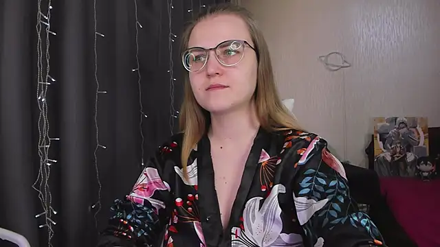 Snapshot of MissBrightShine chatting on 02.24.26 MissBrightShine online show from 02.24.26