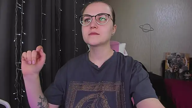 Snapshot of MissBrightShine chatting on 02.27.26 MissBrightShine online show from 02.27.26