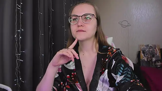 Snapshot of MissBrightShine chatting on 02.28.26 MissBrightShine online show from 02.28.26