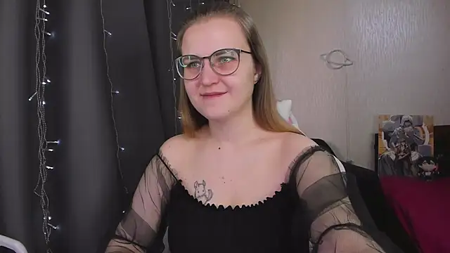 Snapshot of MissBrightShine chatting on 03.04.26 MissBrightShine online show from 03.04.26