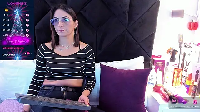 Snapshot of letiziia_sky1 chatting on 12.17.24 letiziia sky1 online show from 12.17.24