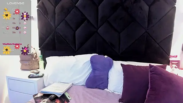 Snapshot of letiziia_sky1 chatting on 01.22.25 letiziia sky1 online show from 01.22.25