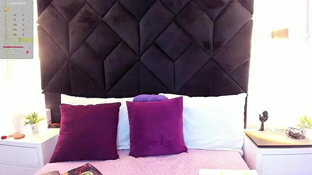 Snapshot of letiziia_sky1 chatting on 12.17.25 letiziia sky1 online show from 12.17.25