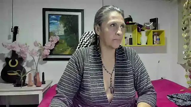 merlyna goldens online show from 01.30.25