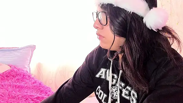 Snapshot of Satuurn_ chatting on 12.19.24 Satuurn online show from 12.19.24