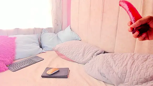 Snapshot of Satuurn_ chatting on 02.07.25 Satuurn online show from 02.07.25