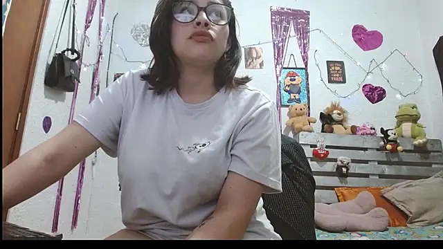 Snapshot of Saray_extrovert_ chatting on 12.03.24 Saray extrovert online show from 12.03.24