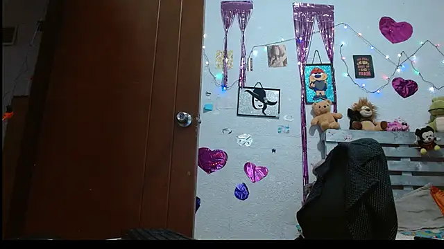 Snapshot of Saray_extrovert_ chatting on 12.05.24 Saray extrovert online show from 12.05.24