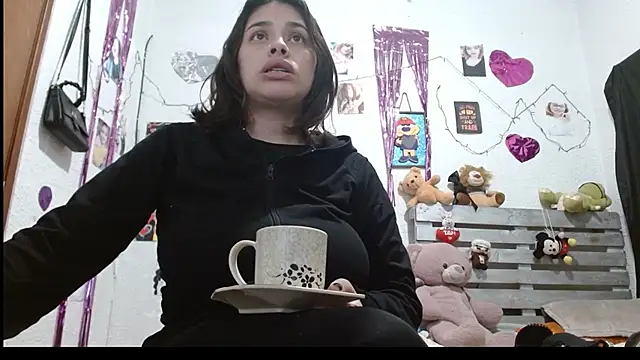 Snapshot of Saray_extrovert_ chatting on 12.19.24 Saray extrovert online show from 12.19.24