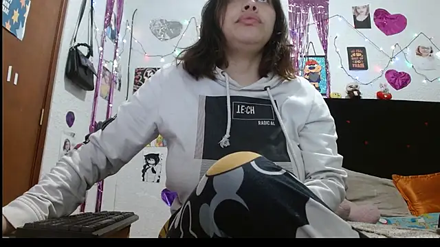 Snapshot of Saray_extrovert_ chatting on 12.26.24 Saray extrovert online show from 12.26.24