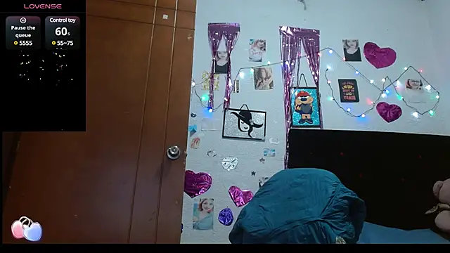 Snapshot of Saray_extrovert_ chatting on 02.19.25 Saray extrovert online show from 02.19.25