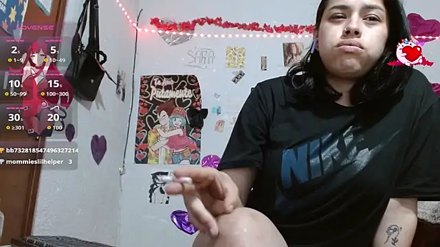 Snapshot of Saray_extrovert_ chatting on 10.18.25 Saray extrovert online show from 10.18.25