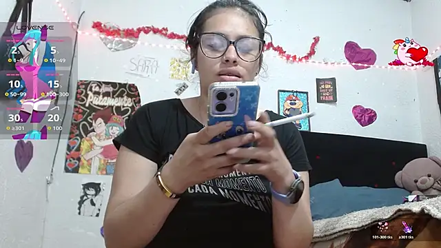 Snapshot of Saray_extrovert_ chatting on 10.23.25 Saray extrovert online show from 10.23.25