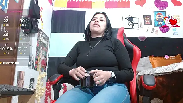 Snapshot of Saray_extrovert_ chatting on 11.28.25 Saray extrovert online show from 11.28.25