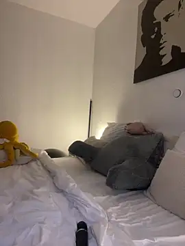 Snapshot of EllyNora chatting on 02.19.25 EllyNora online show from 02.19.25