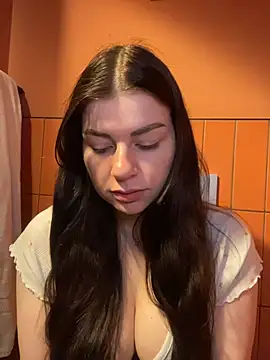 Snapshot of EllyNora chatting on 11.19.25 EllyNora online show from 11.19.25