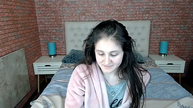 Holliy Cooper online show from 02.07.25