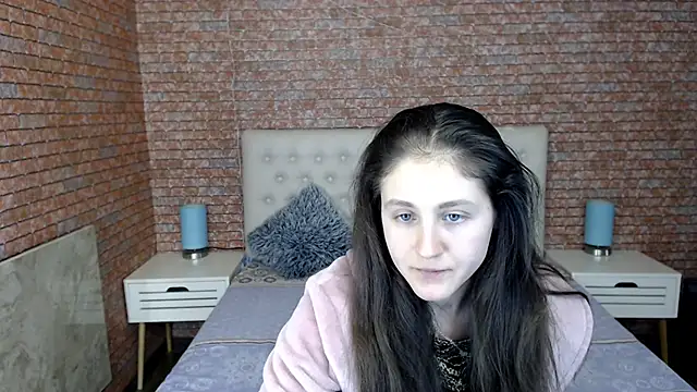 Holliy Cooper online show from 02.10.25