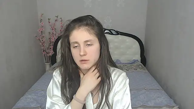 Holliy Cooper online show from 02.19.25