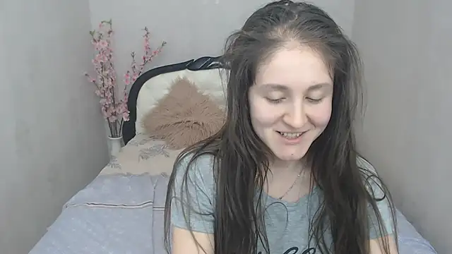 Holliy Cooper online show from 03.06.25