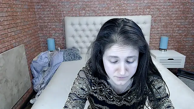 Holliy Cooper online show from 03.10.25