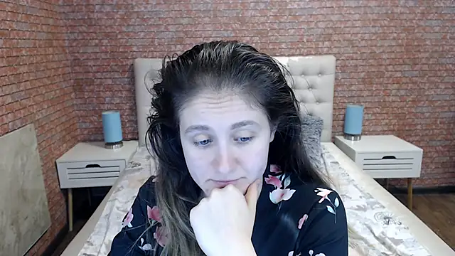 Holliy Cooper online show from 09.11.25