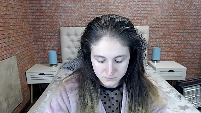 Holliy Cooper online show from 10.02.25