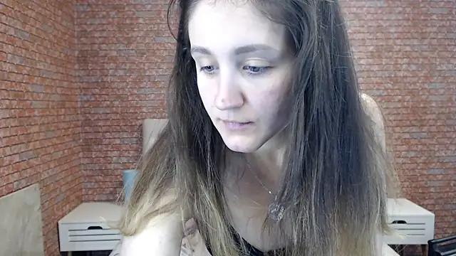 Holliy Cooper online show from 10.04.25