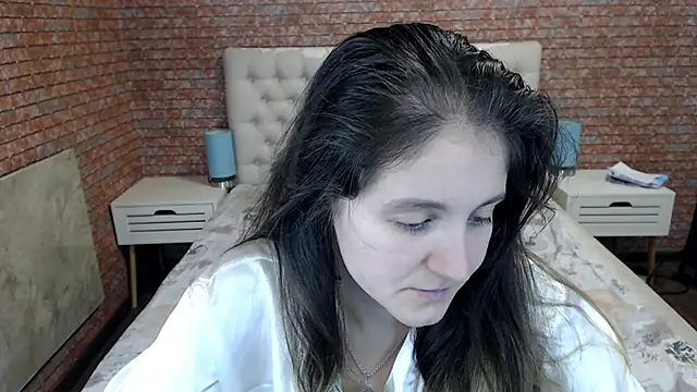 Holliy Cooper online show from 10.09.25