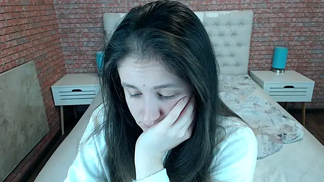 Holliy Cooper online show from 11.28.25