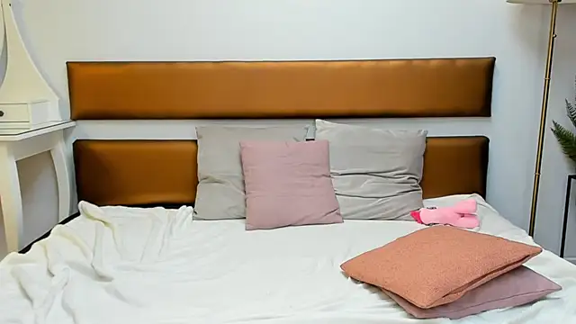 MissYvie online show from 01.13.25