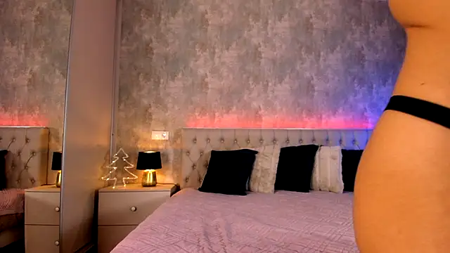 Snapshot of Rai_Raisa chatting on 11.28.25 Rai Raisa online show from 11.28.25