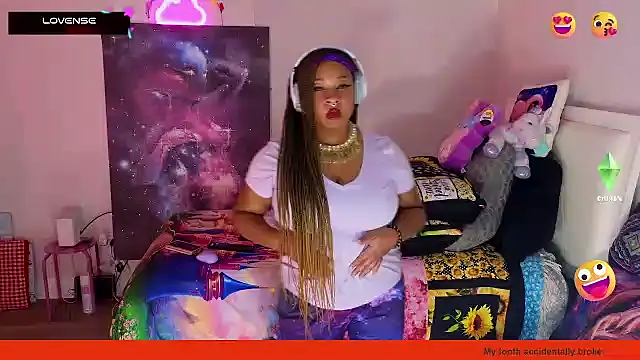 Snapshot of temptressbeauty24 chatting on 02.08.25 temptressbeauty24 online show from 02.08.25