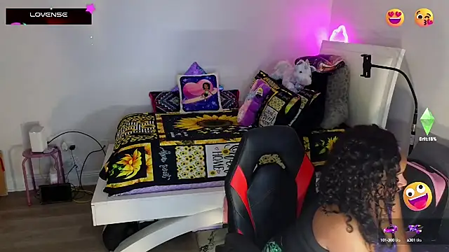 Snapshot of temptressbeauty24 chatting on 03.06.25 temptressbeauty24 online show from 03.06.25