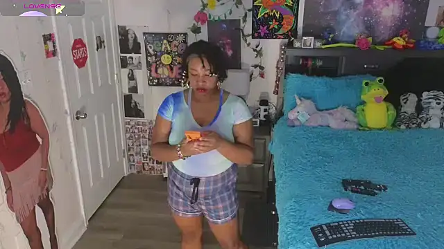 Snapshot of temptressbeauty24 chatting on 10.09.25 temptressbeauty24 online show from 10.09.25