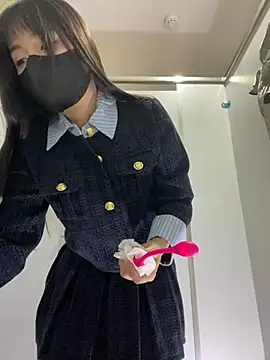 Snapshot of Asia-Lynn chatting on 12.26.24 Asia-Lynn online show from 12.26.24