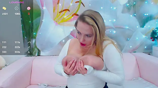 Snapshot of Lilly_Diaz chatting on 01.24.25 Lilly Diaz online show from 01.24.25