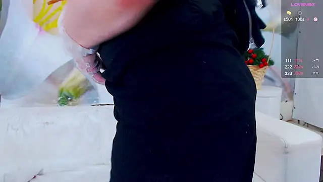 Snapshot of Lilly_Diaz chatting on 03.27.26 Lilly Diaz online show from 03.27.26