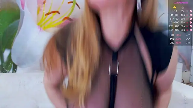 Snapshot of Lilly_Diaz chatting on 03.27.26 Lilly Diaz online show from 03.27.26