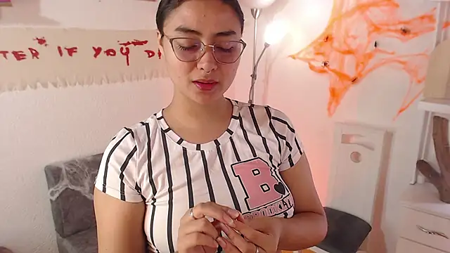  Kim  M online show from 10.25.25