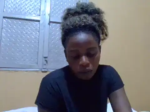 Snapshot of sweetbabra1 chatting on 03.18.25 sweetbabra1 online show from 03.18.25