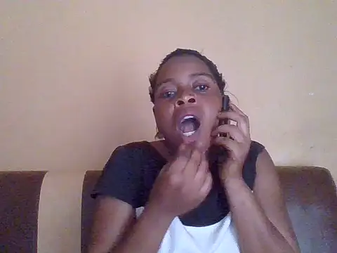 Snapshot of sweetbabra1 chatting on 10.02.25 sweetbabra1 online show from 10.02.25