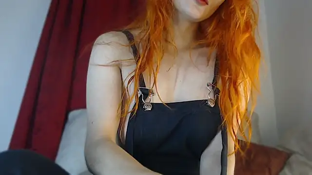 Snapshot of skinny_Raven chatting on 04.17.26 skinny Raven online show from 04.17.26