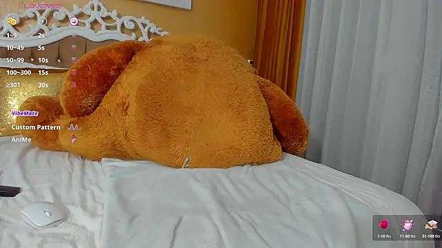 GoldenCaroline online show from 10.07.25