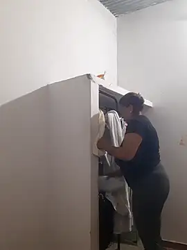 Snapshot of Valeria73 chatting on 11.18.25 Valeria73 online show from 11.18.25