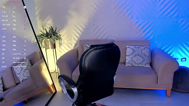 LizzHamilton   online show from 01.31.25