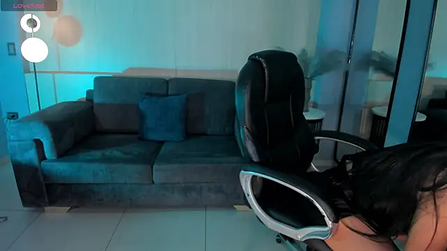 LizzHamilton   online show from 03.05.25