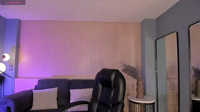 LizzHamilton   online show from 09.19.25