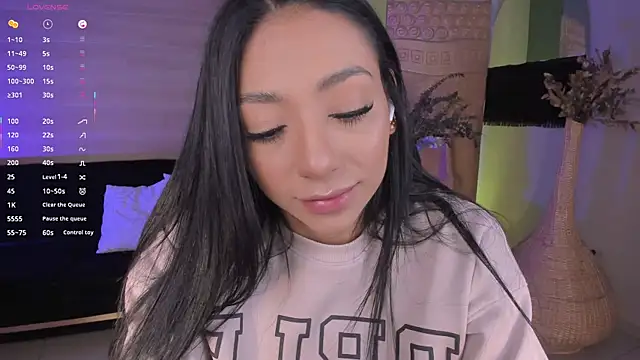 LizzHamilton   online show from 09.25.25